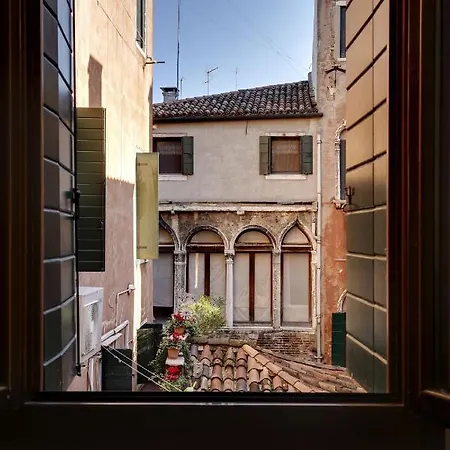 Ca' Amalia San Marco Venetian M027042932 Appartement *